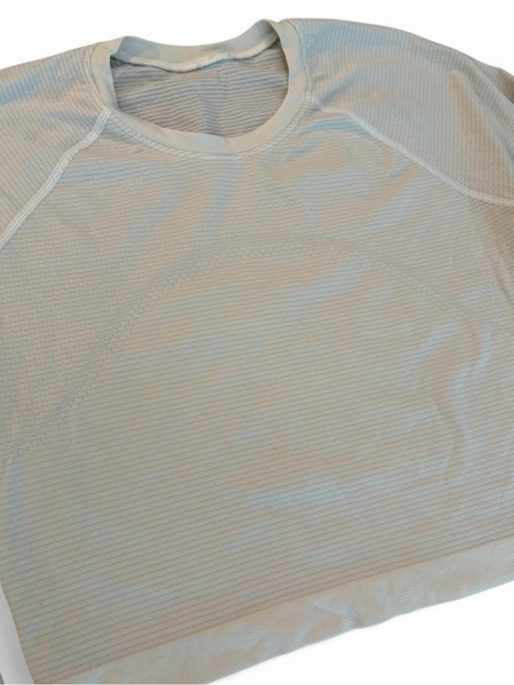 Lululemon Swiftly Tech Sz. 8 cropped long-sleeve shirt in white.